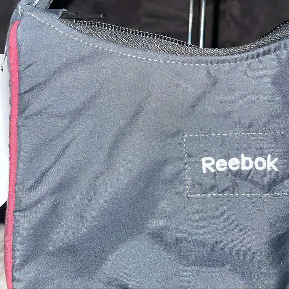 Vintage Reebok - Picture 2 of 4